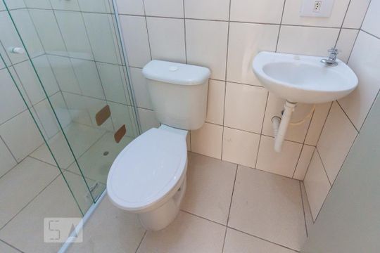 Banheiro de casa para alugar com 1 quarto, 33m² em Vila Lageado, São Paulo
