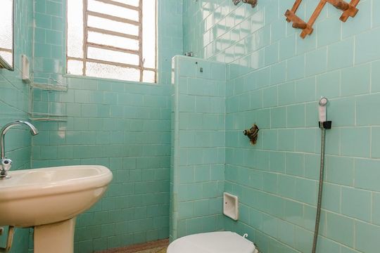 Banheiro Social de casa à venda com 2 quartos, 400m² em Nova Suíça, Belo Horizonte