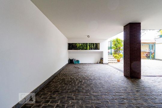 Garagem de casa para alugar com 8 quartos, 540m² em Planalto Paulista, São Paulo