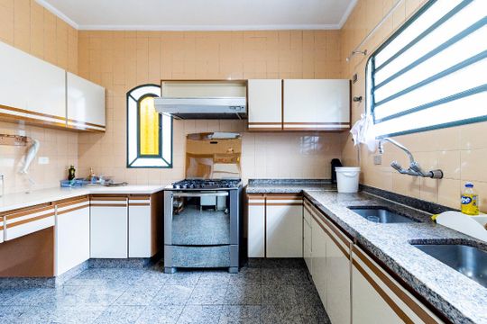 Cozinha de casa para alugar com 8 quartos, 540m² em Planalto Paulista, São Paulo