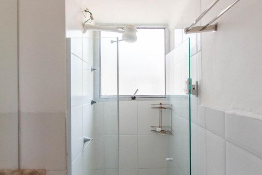 Banheiro de apartamento para alugar com 2 quartos, 40m² em Jardim Petrópolis, Cotia