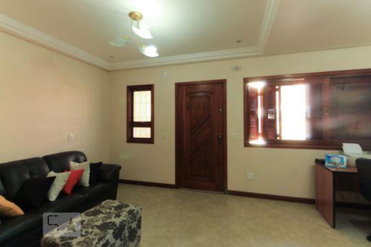 Sala de casa à venda com 2 quartos, 240m² em Medianeira, Porto Alegre