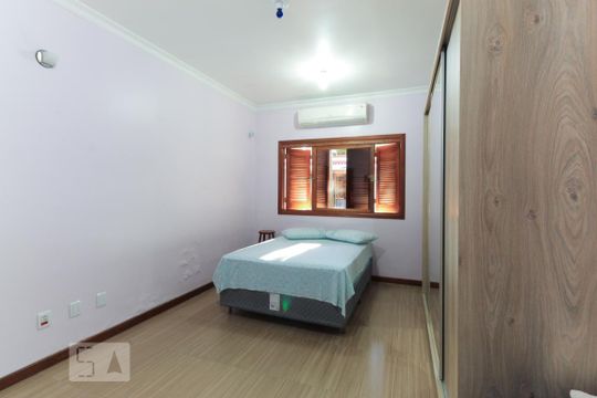 Quarto 1 de casa à venda com 2 quartos, 240m² em Medianeira, Porto Alegre