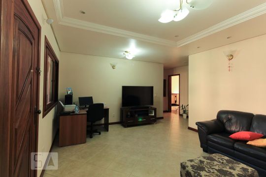 Casa à venda com 2 quartos, 240m² em Medianeira, Porto Alegre
