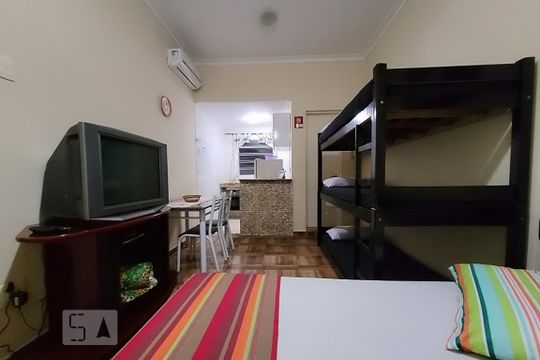 Quarto de casa para alugar com 1 quarto, 30m² em Ocian, Praia Grande
