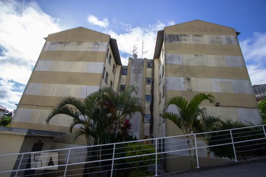 Fachada de apartamento para alugar com 2 quartos, 44m² em Jardim Maria Beatriz, Carapicuíba