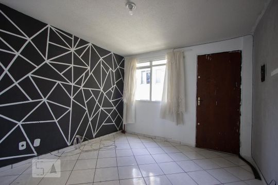 Sala de apartamento para alugar com 2 quartos, 44m² em Jardim Maria Beatriz, Carapicuíba