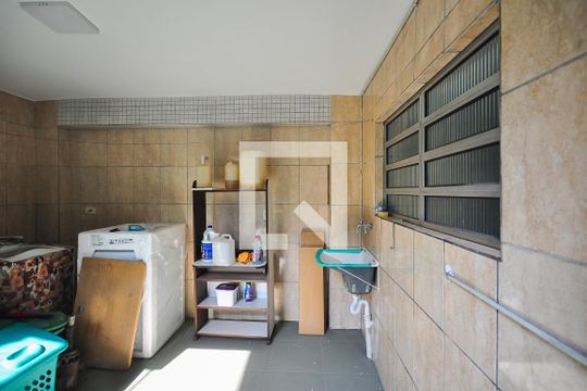 Área de Serviço de casa para alugar com 1 quarto, 60m² em Jardim Wanda, Taboão da Serra