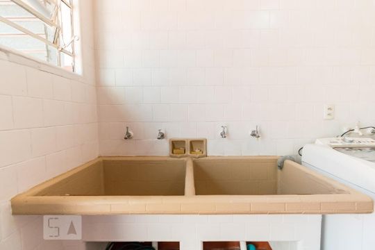 Lavanderia de casa à venda com 4 quartos, 260m² em Mirandópolis, São Paulo