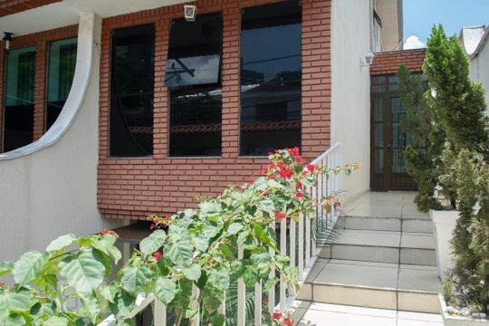 ENTRADA de casa à venda com 3 quartos, 300m² em Água Fria, São Paulo