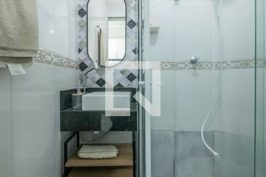 Banheiro de kitnet/studio para alugar com 1 quarto, 22m² em Jabaquara, São Paulo