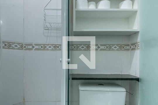 Banheiro de kitnet/studio para alugar com 1 quarto, 22m² em Jabaquara, São Paulo