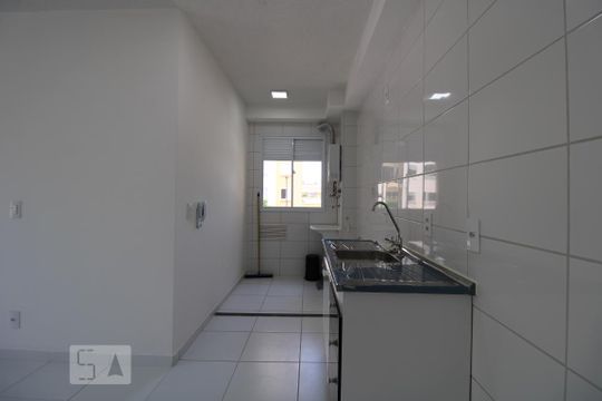 Cozinha de apartamento para alugar com 2 quartos, 42m² em Bom Retiro, São Paulo