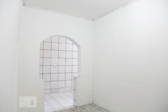 Casa para alugar com 2 quartos, 55m² em Vila Carmosina, São Paulo