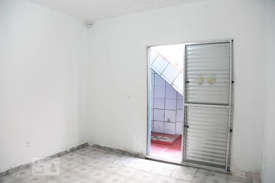 Quarto 2  de casa para alugar com 2 quartos, 55m² em Vila Carmosina, São Paulo