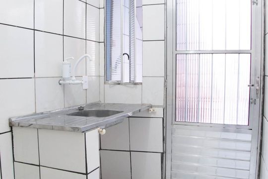 Cozinha de casa para alugar com 2 quartos, 55m² em Vila Carmosina, São Paulo