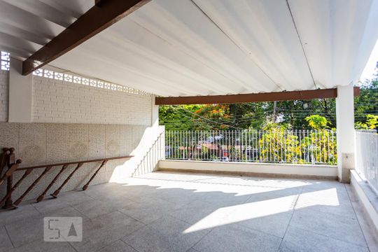 Quintal de casa à venda com 4 quartos, 210m² em Vila Campesina, Osasco