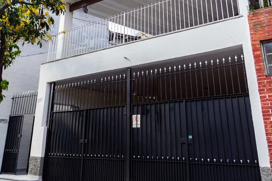 Fachada de casa à venda com 4 quartos, 210m² em Vila Campesina, Osasco