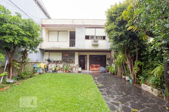 Fachada da Casa de casa à venda com 5 quartos, 250m² em Santa Maria Goretti, Porto Alegre
