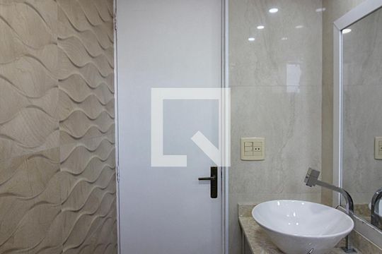 Banheiro Social de apartamento para alugar com 2 quartos, 55m² em Santa Terezinha, São Bernardo do Campo