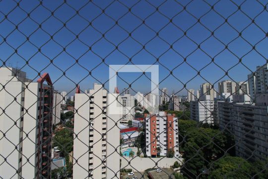 Vista da sacada de apartamento para alugar com 3 quartos, 90m² em Parque Residencial Julia, São Paulo
