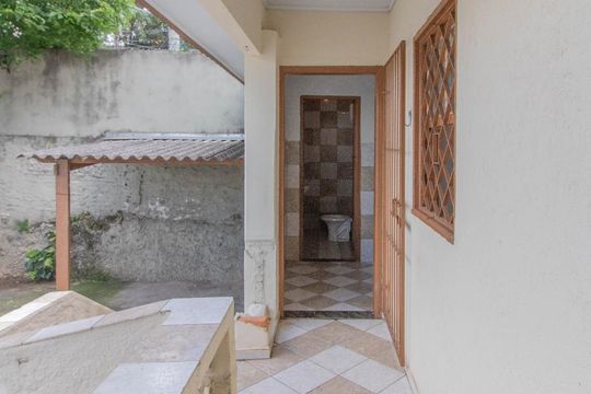 Entrada de casa para alugar com 1 quarto, 70m² em Parque Ramos Freitas, São Paulo