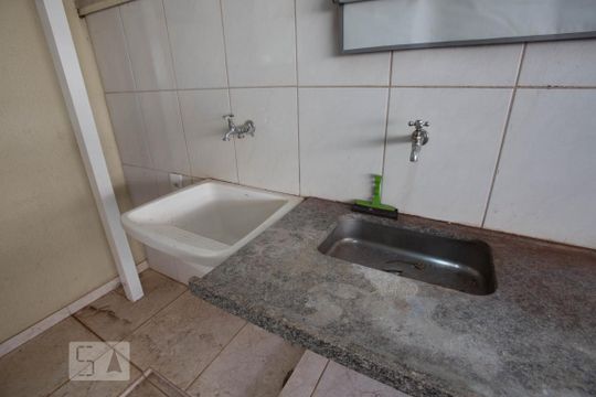 Varanda gormet - pia e tanque de apartamento para alugar com 2 quartos, 103m² em Presidente Médici, Ribeirão Preto
