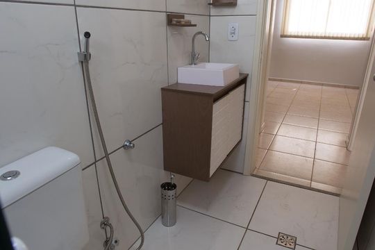 Banheiro social de apartamento para alugar com 2 quartos, 103m² em Presidente Médici, Ribeirão Preto