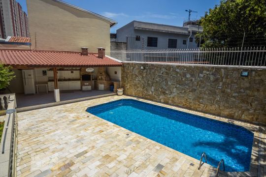 Piscina de casa à venda com 4 quartos, 400m² em Penha de França, São Paulo