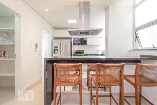 Cozinha de apartamento para alugar com 2 quartos, 175m² em Santa Cecília, São Paulo