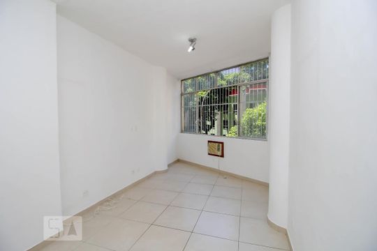 Sala/Quarto de kitnet/studio para alugar com 1 quarto, 28m² em Centro, Rio de Janeiro