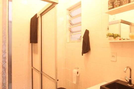 BANHEIRO de apartamento à venda com 1 quarto, 30m² em Floresta, Porto Alegre