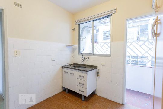 Cozinha de apartamento para alugar com 2 quartos, 55m² em Perdizes, São Paulo