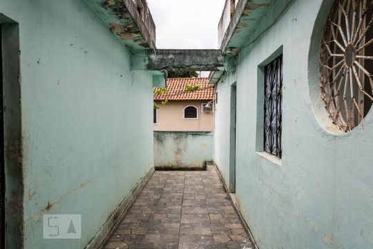 Entrada de casa para alugar com 1 quarto, 55m² em Campo Grande, Rio de Janeiro