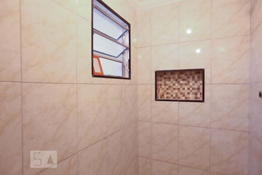 Banheiro de casa para alugar com 1 quarto, 30m² em Jardim Beatriz, São Paulo