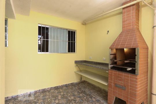 Quintal de casa para alugar com 1 quarto, 30m² em Jardim Beatriz, São Paulo