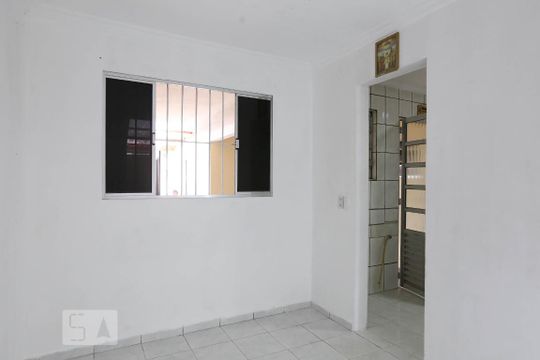 Casa para alugar com 1 quarto, 30m² em Jardim Beatriz, São Paulo