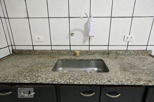 Pia de casa para alugar com 1 quarto, 30m² em Jardim Beatriz, São Paulo
