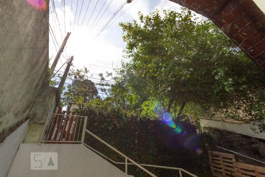 Vista da sala de casa para alugar com 2 quartos, 70m² em Vila Irmãos Arnoni, São Paulo