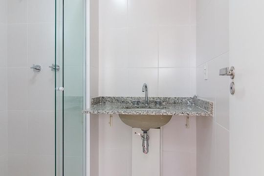 Banheiro quarto 1 suíte de apartamento à venda com 2 quartos, 86m² em Jardim Flor da Montanha, Guarulhos
