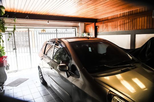Garagem de casa à venda com 3 quartos, 122m² em Vila Guaca, São Paulo