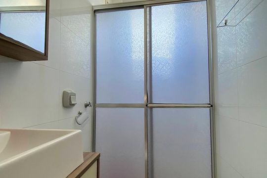 Banheiro de apartamento à venda com 2 quartos, 44m² em Centro, Novo Hamburgo