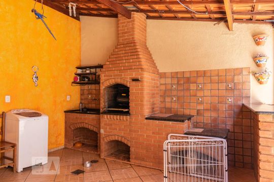Churrasqueira de casa à venda com 4 quartos, 336m² em Parque Jambeiro, Campinas