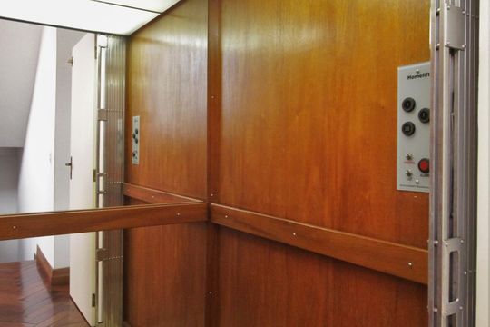 Elevador de casa à venda com 4 quartos, 750m² em Jardim Leonor, São Paulo