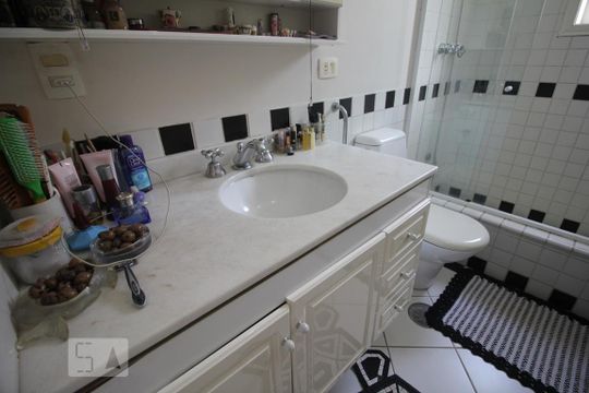 Pia de casa à venda com 4 quartos, 750m² em Jardim Leonor, São Paulo