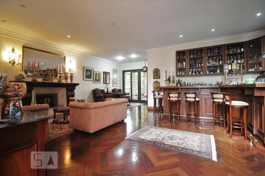 Casa à venda com 4 quartos, 750m² em Jardim Leonor, São Paulo