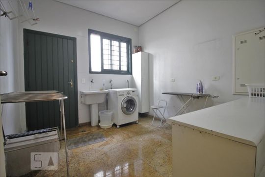Área de Serviço de casa à venda com 4 quartos, 750m² em Jardim Leonor, São Paulo