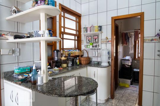 Cozinha de casa à venda com 3 quartos, 180m² em Campo Novo, Porto Alegre
