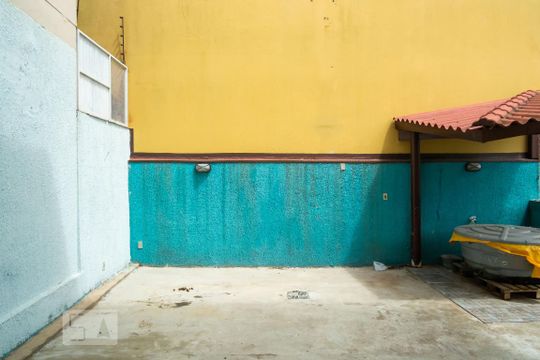 Quintal de casa à venda com 3 quartos, 180m² em Campo Novo, Porto Alegre