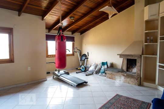 Sótão de casa à venda com 3 quartos, 180m² em Campo Novo, Porto Alegre